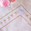 ご奉仕価格・刺繍いり　テーブルクロス・小花とリボン・スワトウ刺繍・キッチンファブリック